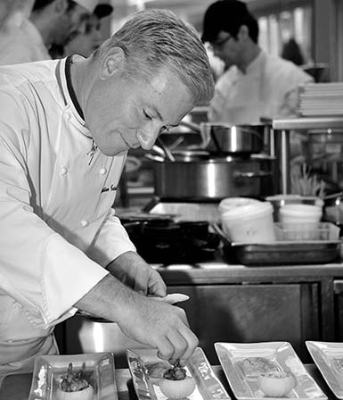 Christian Têtedoie, parrain de mes producteurs mes Cuisiniers, en cuisine